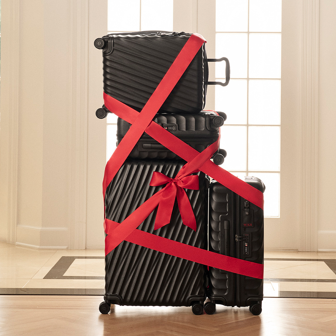 TUMI 呈献2024节日精选礼品
