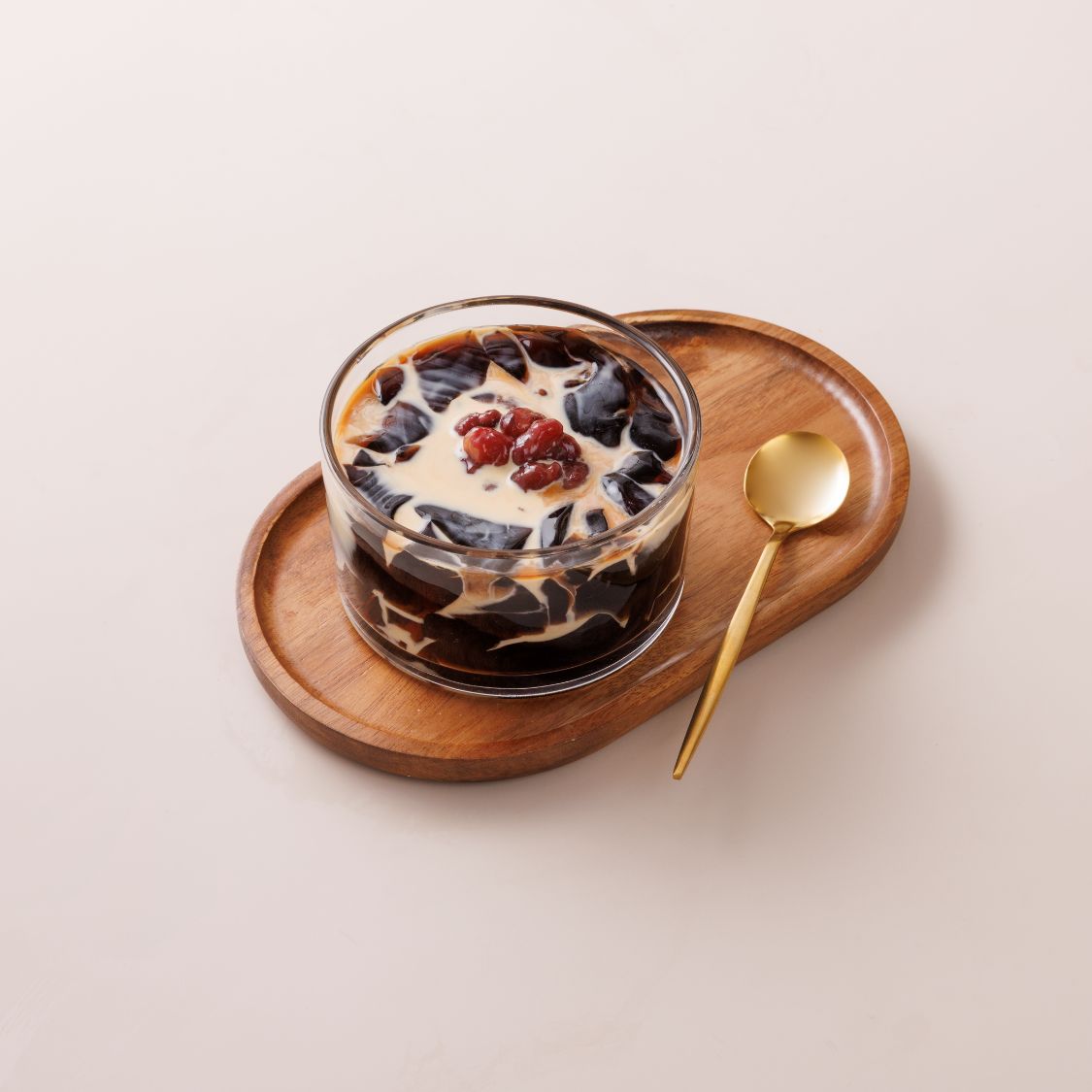 Enjoy a complimentary Red Bean with Grass Jelly (Worth: HK$28) upon spending of HK$200